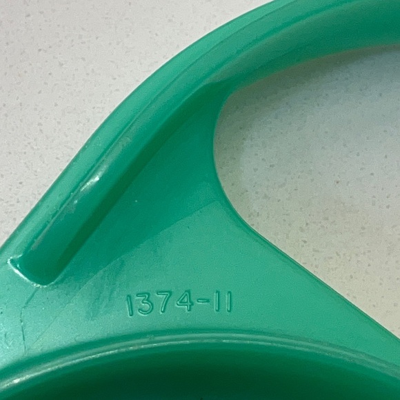 Vintage Tupperware Jadeite Green Grater and Container and Lid - Picture 10 of 11